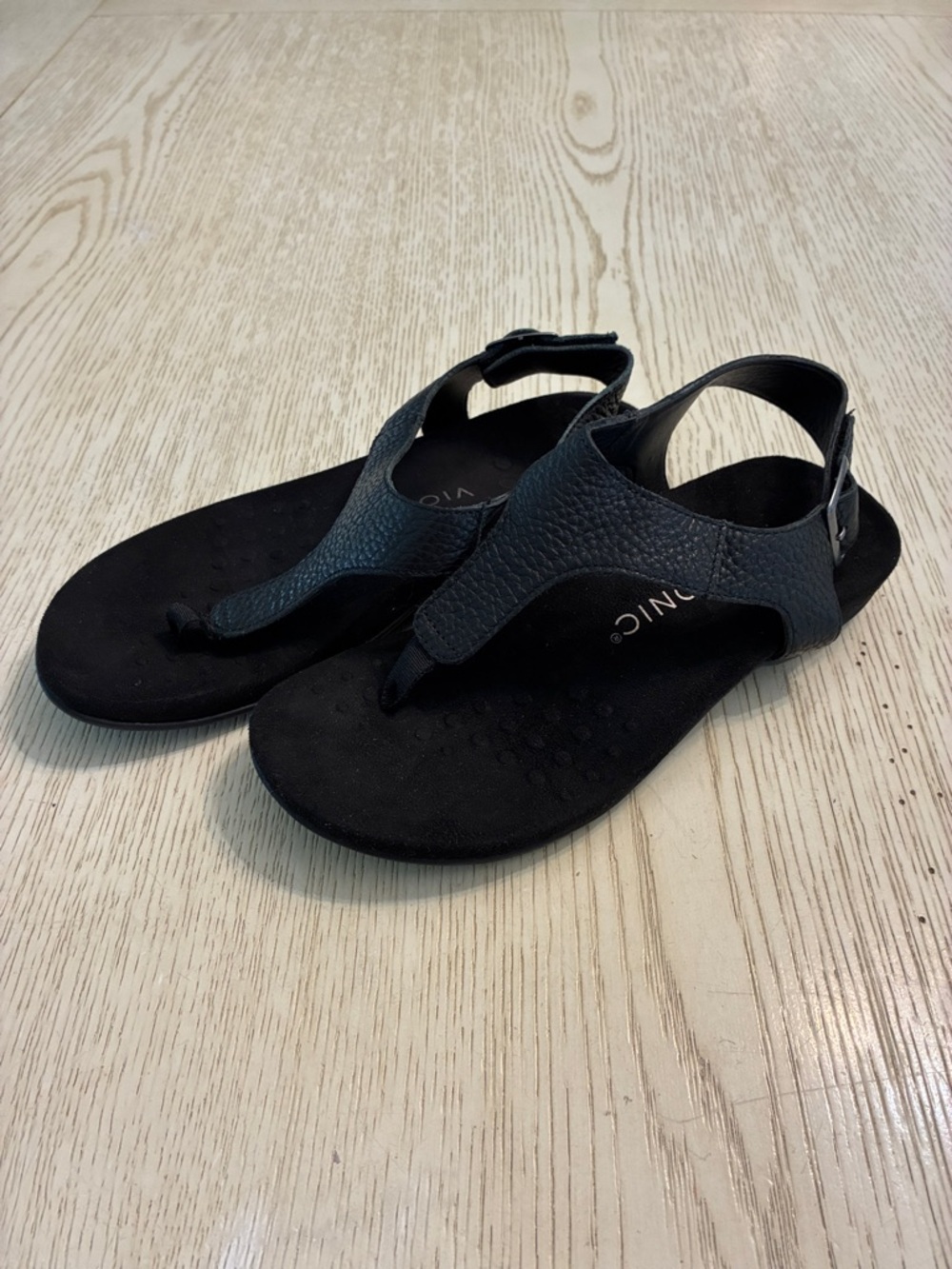 Women’s Vionic Terra Adjustable Buckle Leather Sandals (Black)